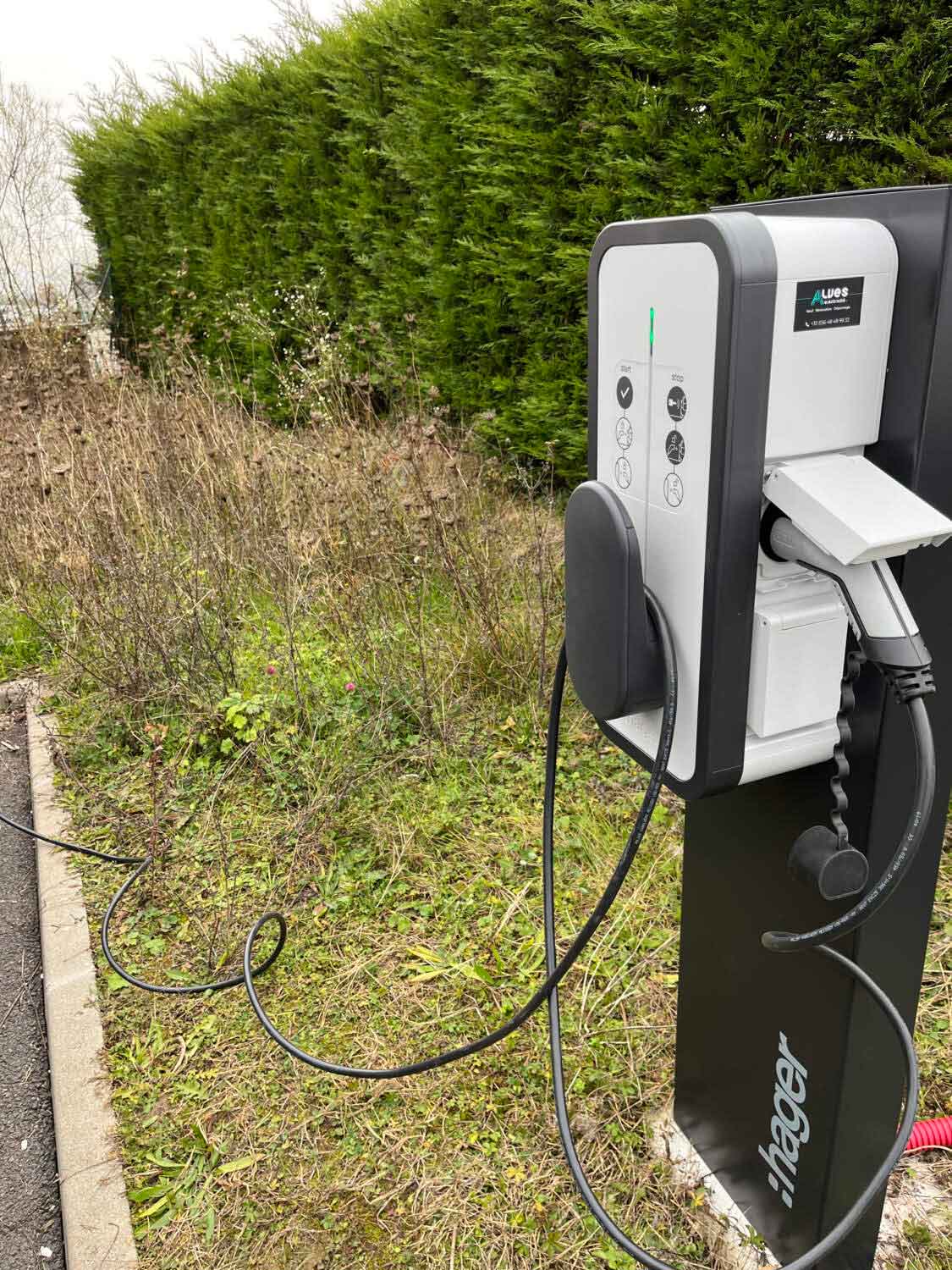 Borne de recharge pour véhicules électrique Alves